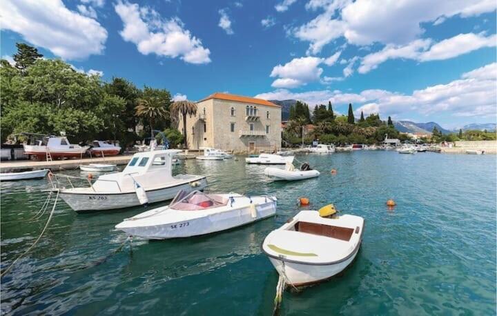 Apartament Spacious Close To The Sea In Split Area Kaštela