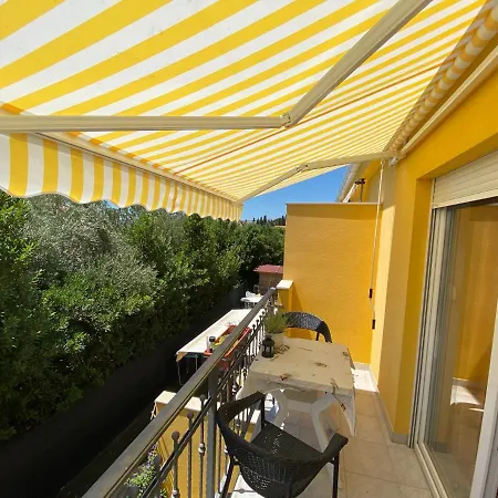 Spacious Apartment Close To The Sea In Split Area Kastela Exterior photo
