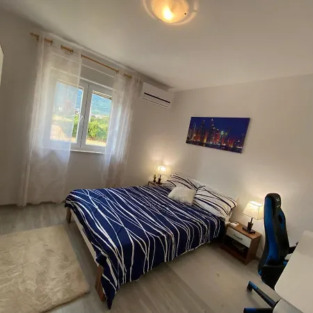 Spacious Apartment Close To The Sea In Split Area Kastela Exterior photo