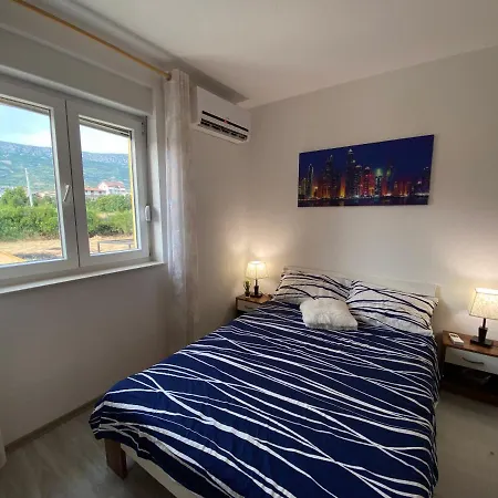 Spacious Apartment Close To The Sea In Split Area Kastela Exterior photo