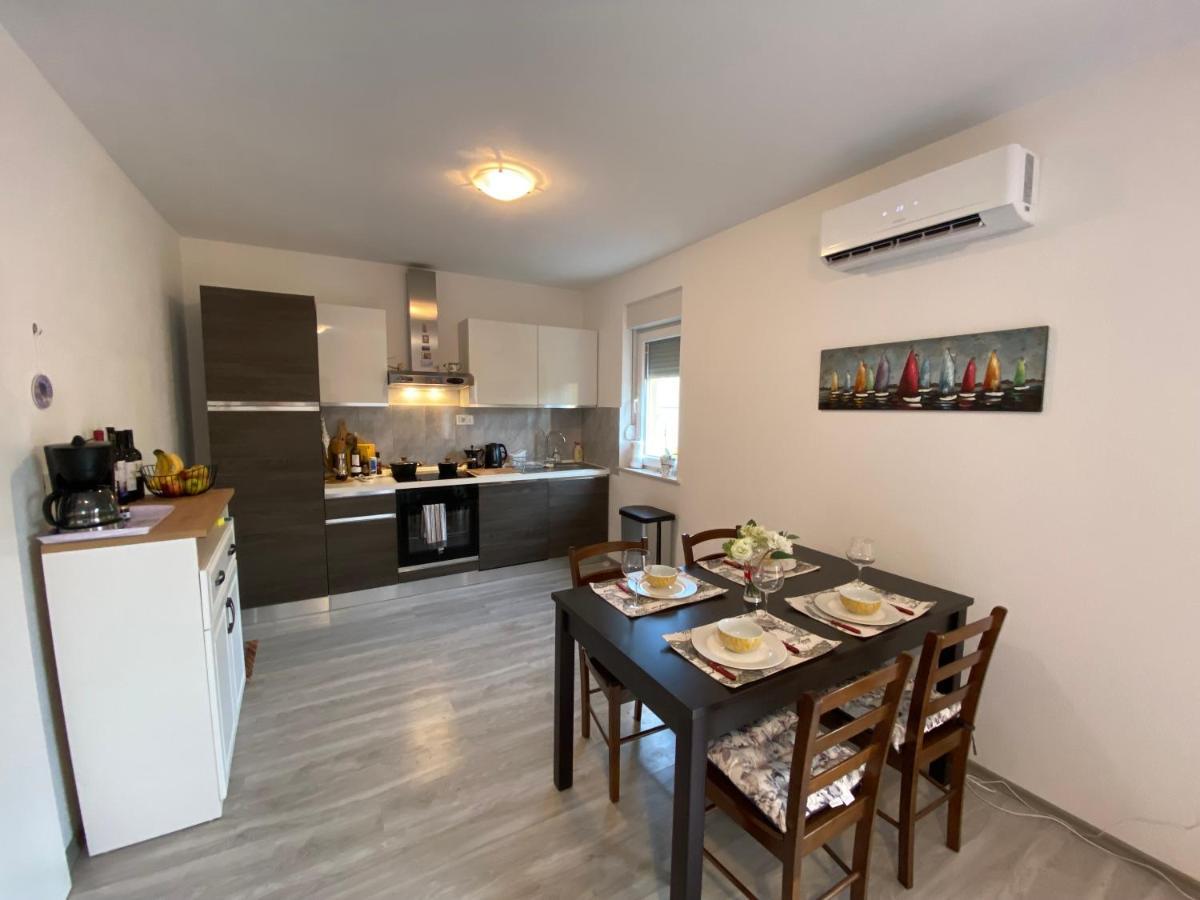 Apartment Spacious Close To The Sea In Split Area *