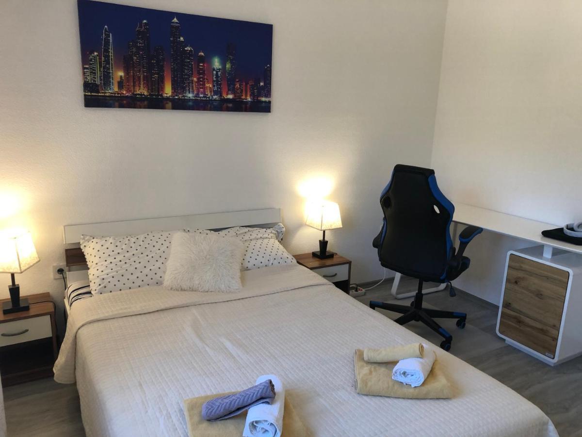 Spacious Close To The Sea In Split Area Apartment